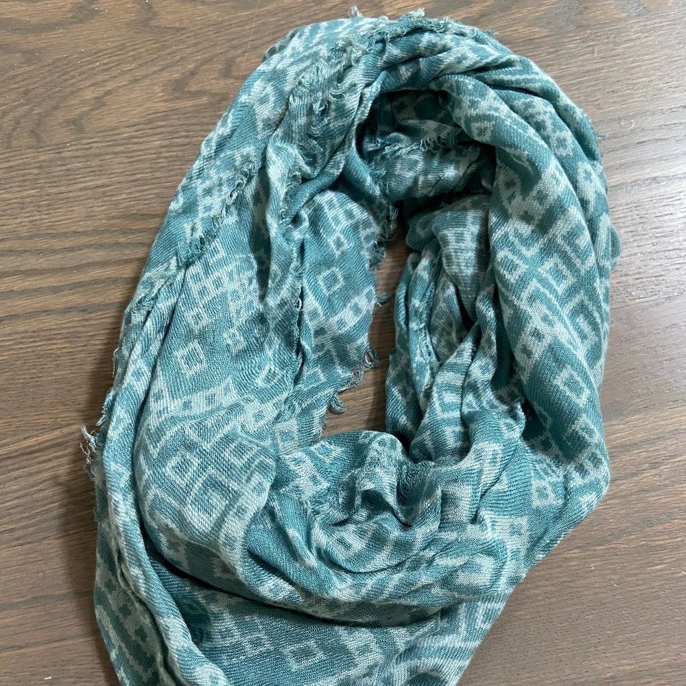 Aeropostale turquoise patterned infinity scarf